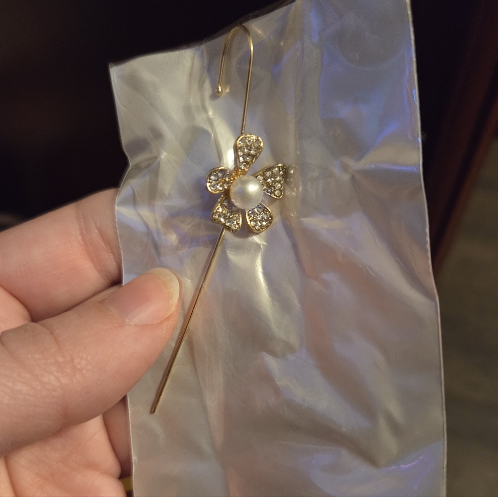 Elegant Gold Flower Drop Earring